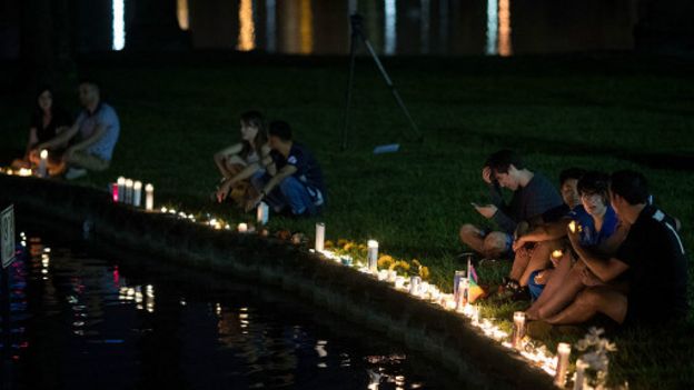 160613121225_florida_attack_mourning_512