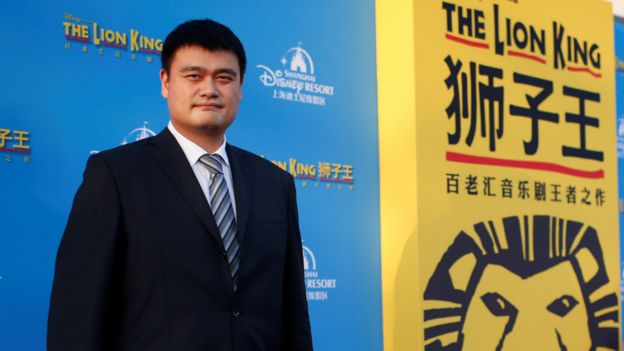 前NBA球星姚明出席中文版《獅子王》首映會。