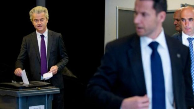  خيرت فيلدرز السياسي اليميني الهولندي المعادي للهجرة يؤيد إجراء استفتاء على خروج بلاده من الاتحاد الأوروبي 