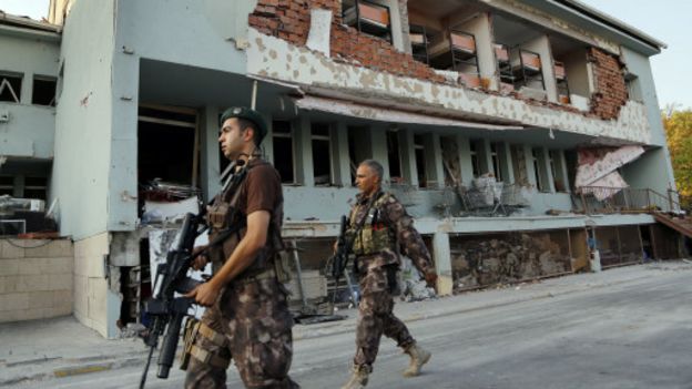 160720034527_turkey_policemen_512x288_ap