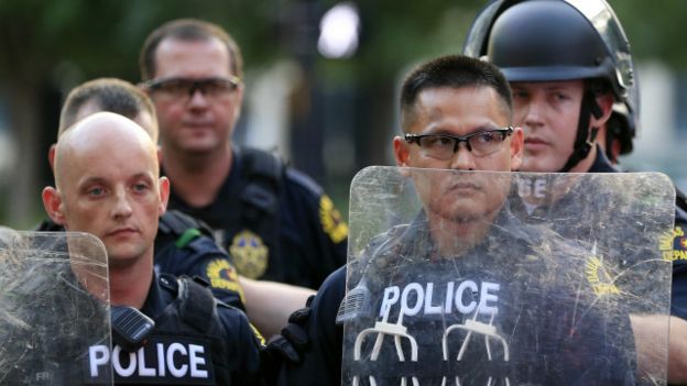 160730125707_us_police_640x360_ap_nocred