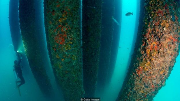 160819173900_oil_rig_dismantled_2_640x360_getty_nocredit.jpg