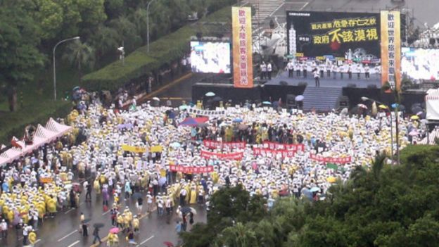 台灣旅遊界人士遊行抗議新政府導致大陸旅遊人數急劇下降。