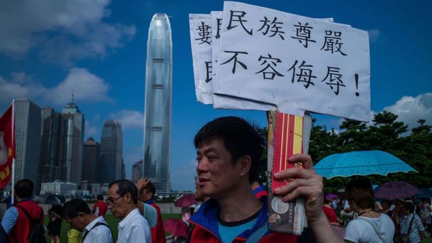 「宣誓風波」後香港出現抗議示威。