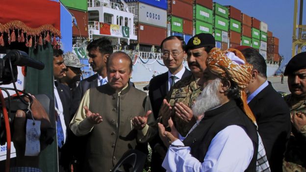 巴基斯坦總理謝里夫和陸軍總參謀長一同出席商船送別儀式