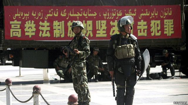 新疆喀什街头的防暴警察(资料图片)