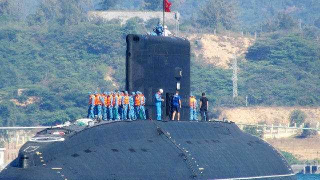 140115072350_vietnams_kilo_submarine_640x360_elvis_nocredit.jpg