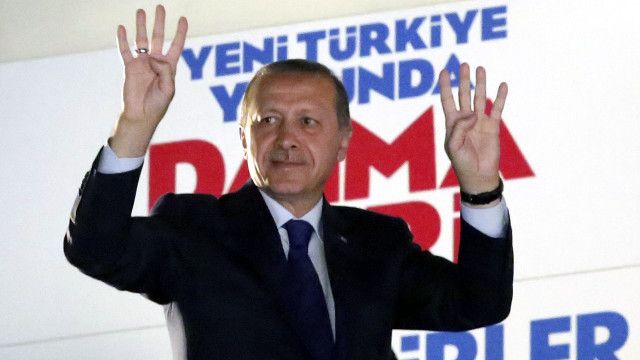 140330232641_erdogan_balkon_konusma_640x360_ap_nocredit.jpg