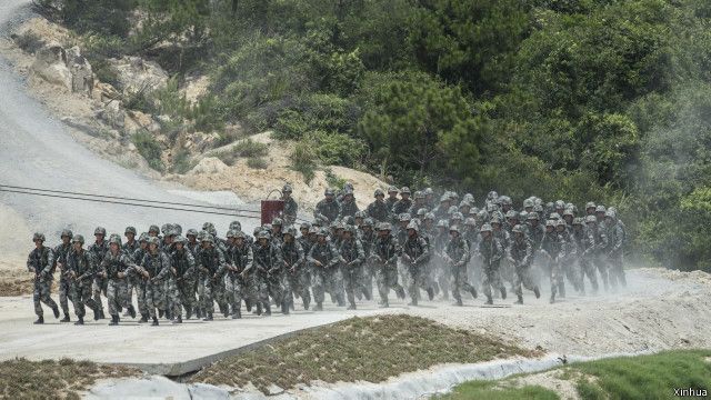 150704065124_pla_drill_hk_12_640x360_xinhua.jpg