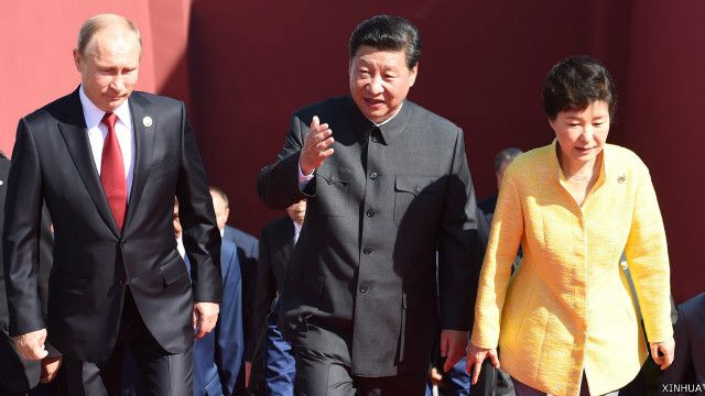 150903021555_xi_jinping_putin_park_640x360_xinhua.jpg
