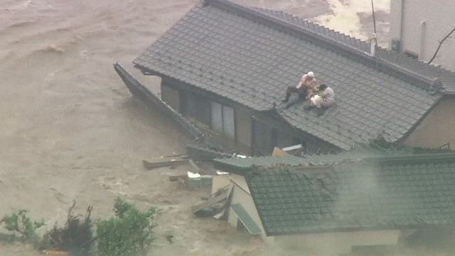 150910084034_japan_floods_roof_evn_640x360_evn_nocredit.jpg