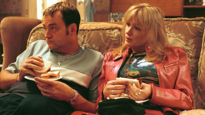 رحيل كارولاين أهيرن مؤلفة مسلسل Royle Family عن 52 عاما