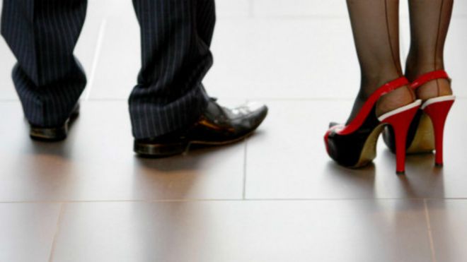 பிரெஞ்சு அரசியலில் பெண்களுக்கு எதிரான பாலியல் துன்புறுத்தல்கள் நீடிப்பதாக முன்னாள் பெண் அமைச்சர்கள் கூட்டாக குற்றச்சாட்டு