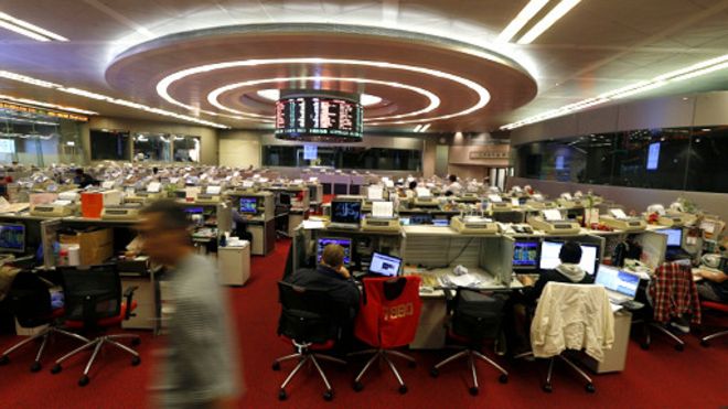 春节休市结束后的第一个交易日,港股开盘迅速暴跌。