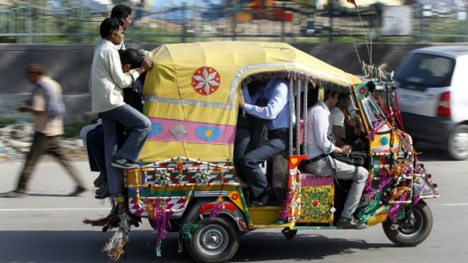 150522074129_indian_commuters_travel_in_an_overcrowded_auto_rickshaw_in_outskirts_of_delhi_640x360_epa_nocredit.jpg