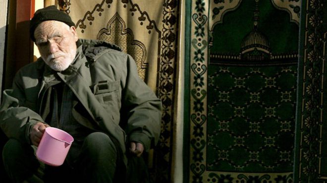 150827141029_turkey_beggar_624x351_afp_nocredit.jpg