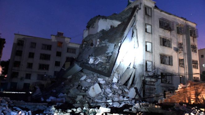 一栋被炸弹损毁的房屋。
