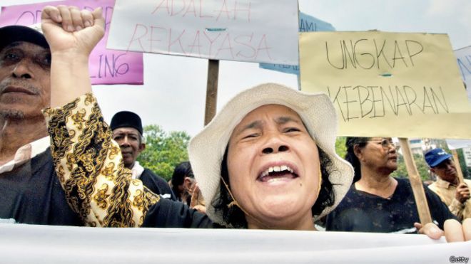 protesta en Jakarta contra las atrocidades cometidas por Suharto