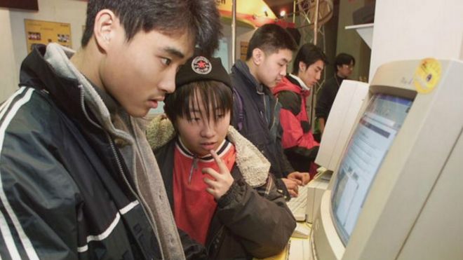 Китаец у компьютера