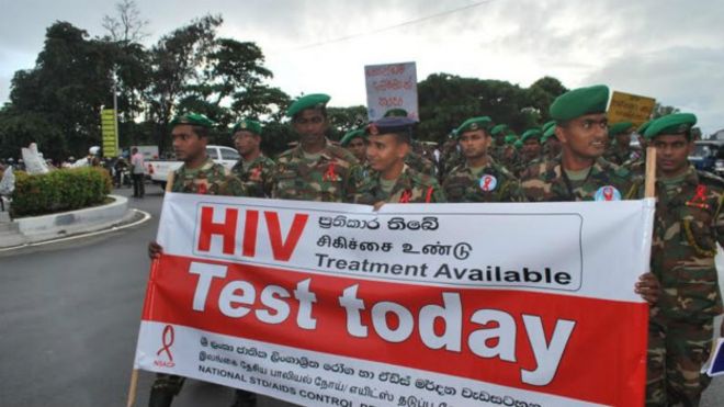 எச் ஐ வி தொற்றுக்கு எதிரான விழிப்புணர்வுப் பேரணி