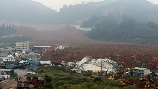 从远处眺望深圳山体滑坡现场（21/12/2015）