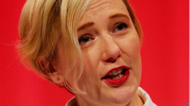 பிரிட்டனின் நாடாளுமன்ற உறுப்பினர் ஸ்டெல்லா கிரேஸி அமெரிக்க அரசின் நடத்தை குறித்து கவலை வெளியிட்டுள்ளார்