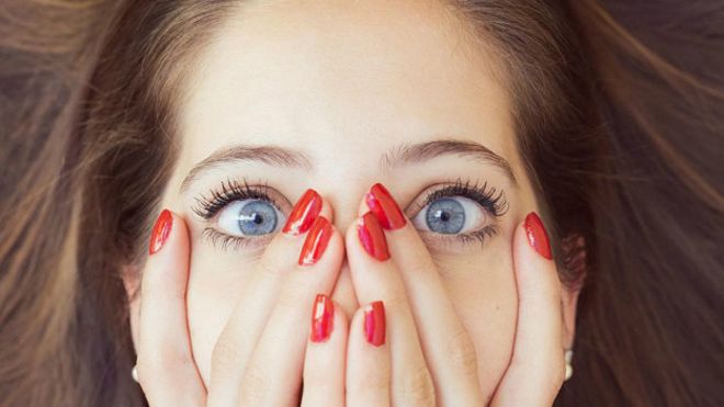 Девушка очень смущена