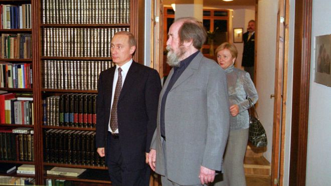Людмила Путина (справа) с мужем у Александра Солженицына