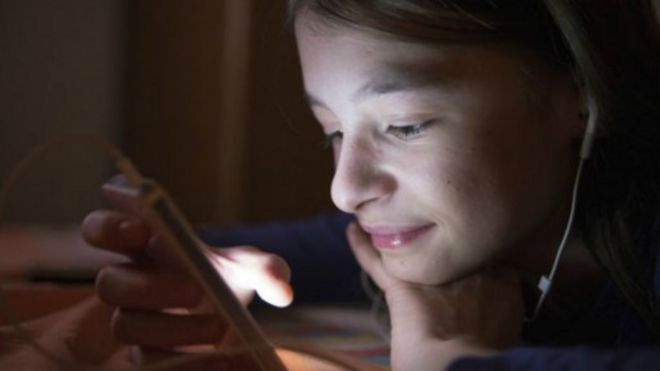 சமுகவலைதளங்களை பாவிக்க வயது கட்டுப்பாடு உள்ளது