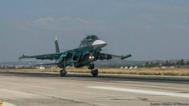 来自俄罗斯国防部的视频显示，第一组俄国战机开始从叙利亚赫梅敏空军基地开始撤离。