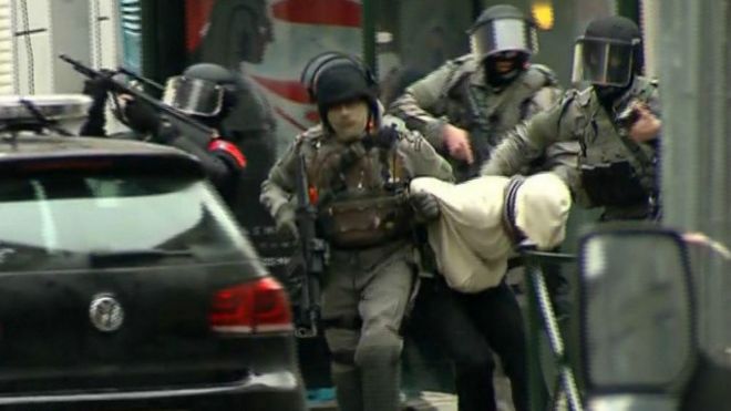 Momento en el que apresan a Abdeslam