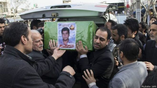 http://ichef-1.bbci.co.uk/news/ws/660/amz/worldservice/live/assets/images/2016/04/18/160418181955_funerals_for_afghan_fighters_624x351_mujtabajalili.jpg