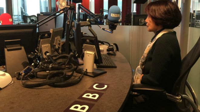 艾华在BBC新广电大楼的录音间