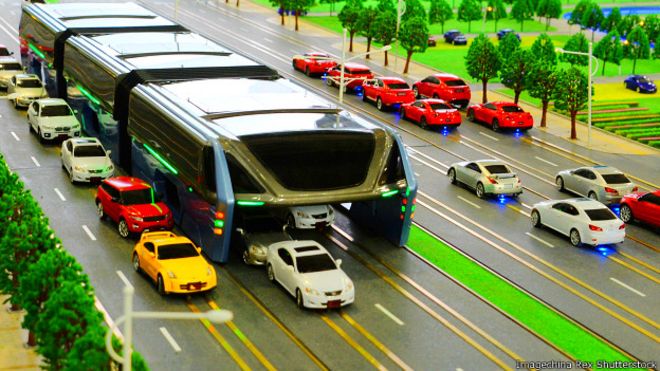 Prototipo del nuevo Autobús de Tránsito Elevado presentado en China