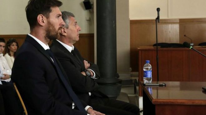 حكم بسجن ليونيل ميسي نجم برشلونة الأرجنتيني 21 شهرا في قضية الاحتيال الضريبي