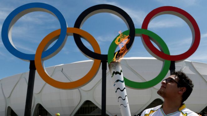 وصول الشعلة الأولمبية إلى مرفأ ريو دي جانيرو 