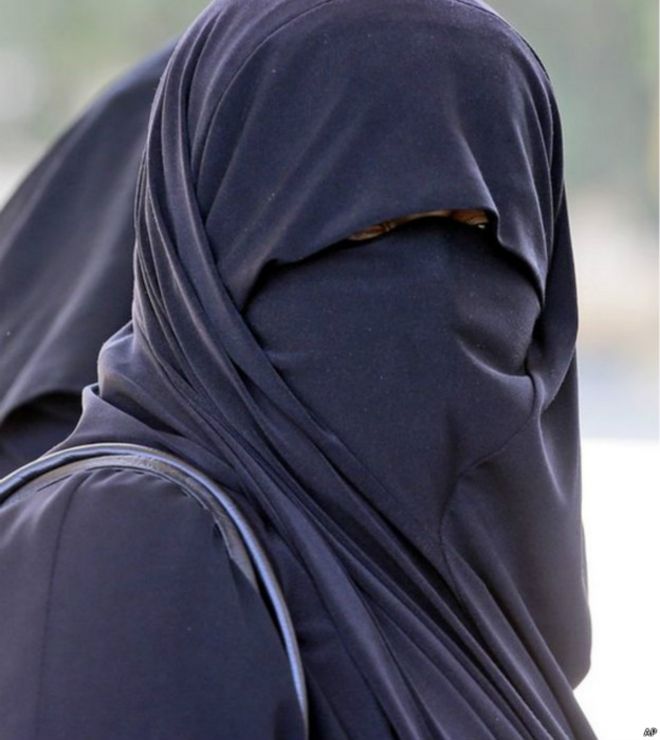 وزير الداخلية الألماني يعتزم منع ارتداء البرقع 
