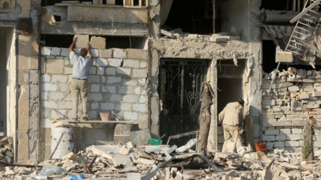 الغارديان: كيف يمكن للغرب الوقوف ساكناً أمام تدمير حلب؟