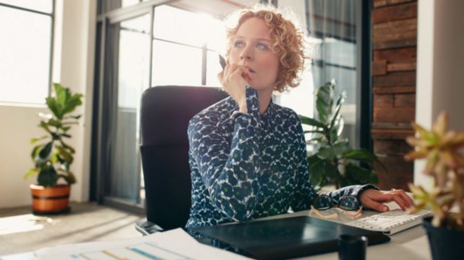 كيف يحمينا الفضول من التفكير بشكل متحيز؟