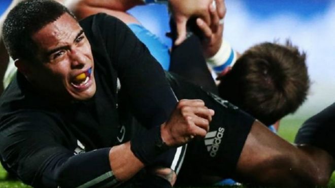 إيقاف لاعب بمنتخب نيوزلندا للرغبي لدخوله المرحاض مع سيدة