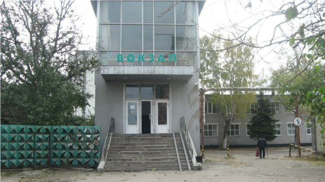 Тиша в залі: вокзал Луганська у фото
