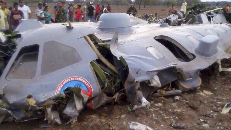 150801011333_sp_colombian_air_force_plane_crashed_624x351_reuters.jpg