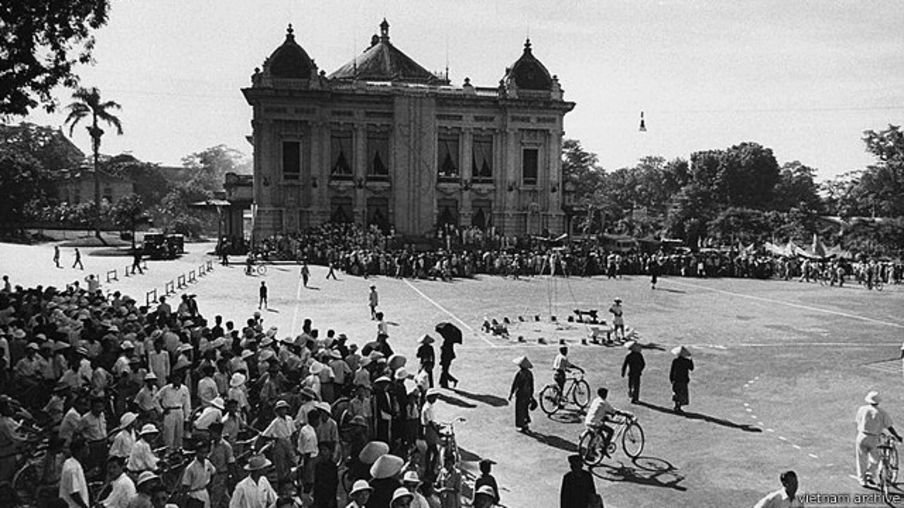 Nhà hát lớn Hà Nội, Cách mạng tháng Tám