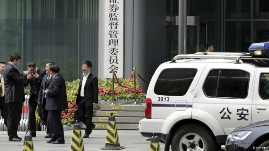 证监会门外的警车