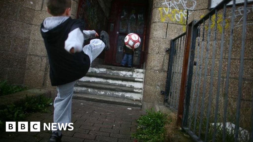 Life expectancy gap between rich and poor widens