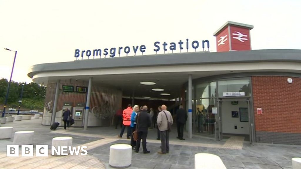Bromsgrove railway station opens BBC News