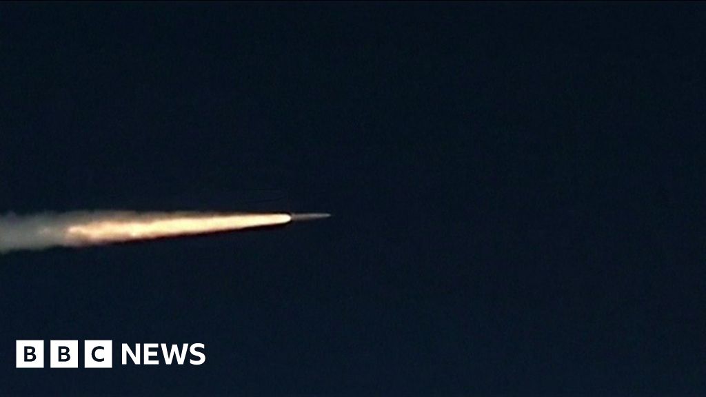 Russia 'testfires hypersonic Kinzhal missile' BBC News