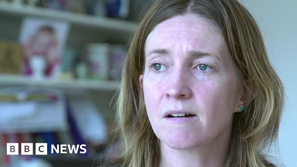 Bristol mother on cutting teachers for deaf children - BBC News