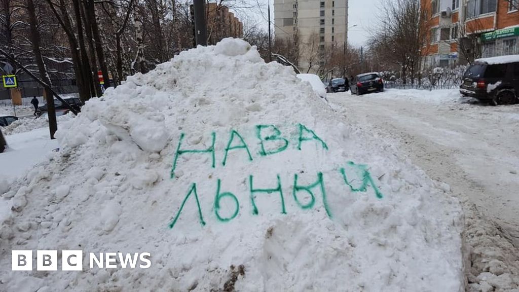 Kremlin critic's name gets snow cleared