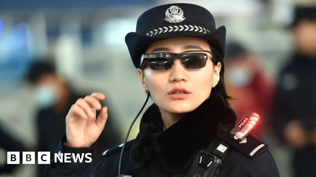 police-in-china-have-begun-using-sunglasses-equipped-with-facial